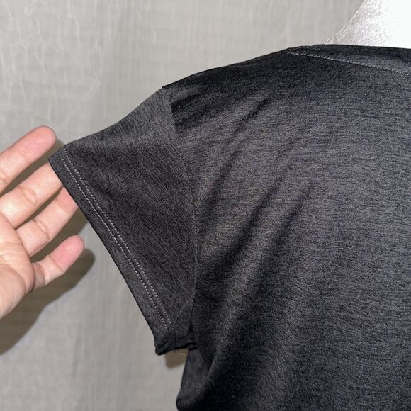 Reebok M Charcoal Gray Silver Logo Short Sleeve High Low Athletic Tee - Picture 7 of 11